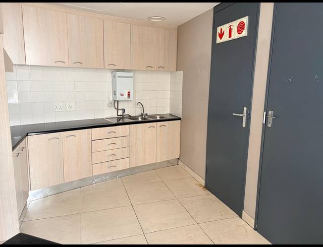 771M² OFFICE TO LET IN NOORDWYK